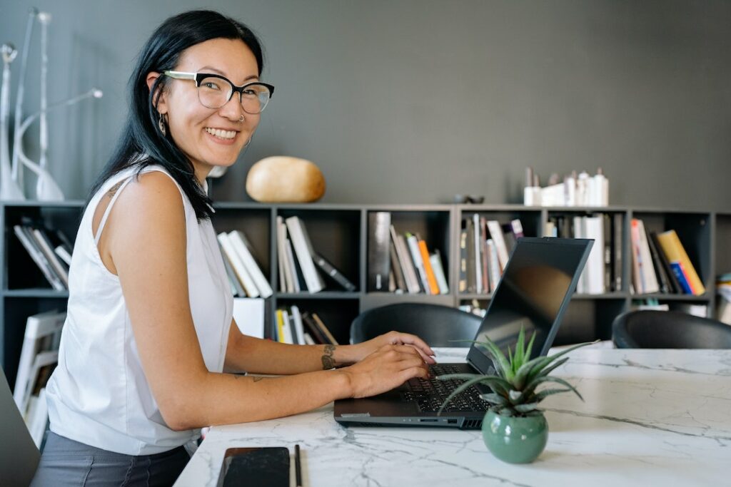Happy recruiter using Certn background checks for positive candidate experience