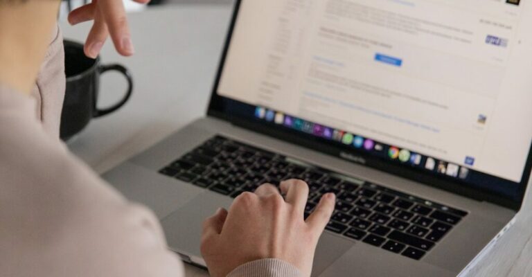 Employer-conducting-adverse-media-screening